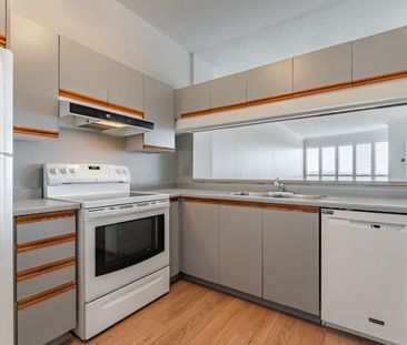 For Lease - 2511 LAKESHORE Road Unit# 716, Oakville, Ontario - Photo 2