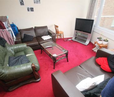 4 bedroom flat to rent - Photo 2