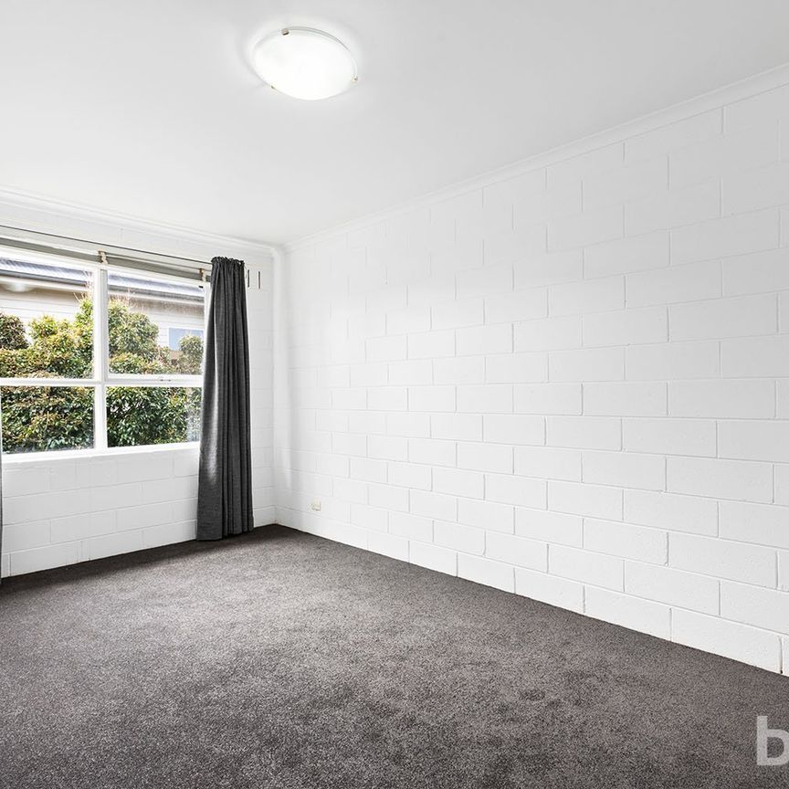 Renovated, Spacious 2 Bedroom Apartment! - Photo 1