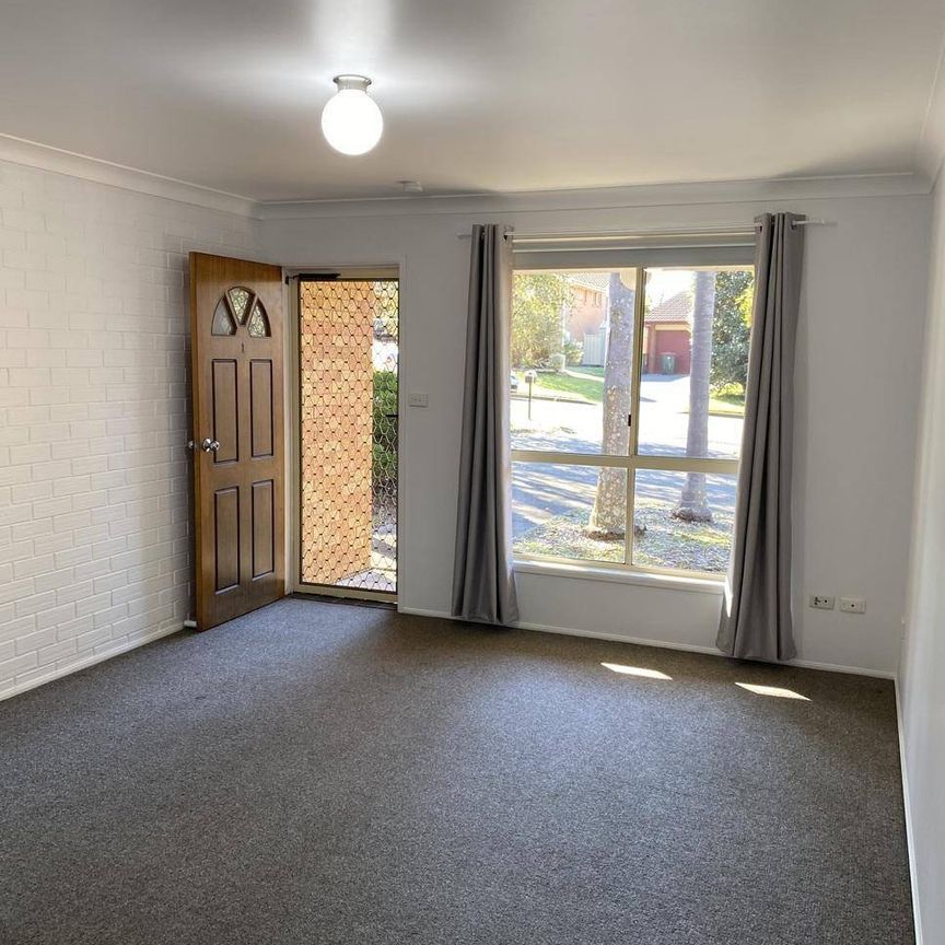WELL PRESENTED NEAT & TIDY 2 BEDROOM UNIT!!! - Photo 1