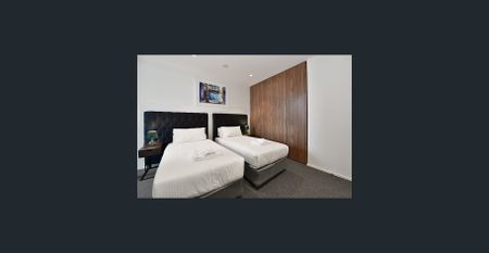 Fully Furnished Luxury Apartment Steps from Melbourne Uni, RMIT & Victoria Market - Photo 3