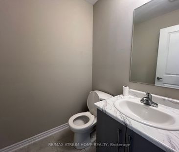 Townhouse For Lease | N8133796 - Photo 5