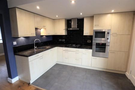 2 bedroom terraced house to rent - Photo 2