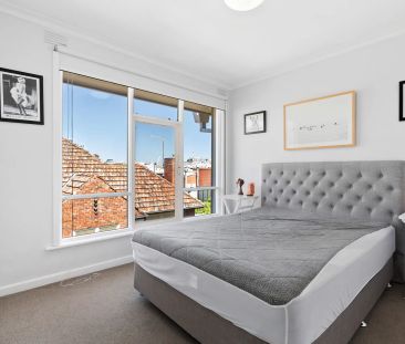 Fully Furnished One-Bedroom Apartment in a Prime South Yarra Location - Photo 1