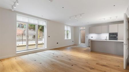 Hamilton Gardens, St Johns Wood London, NW8 - Photo 2