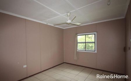 2 BEDROOM UNIT NORTH MACKAY - Photo 5