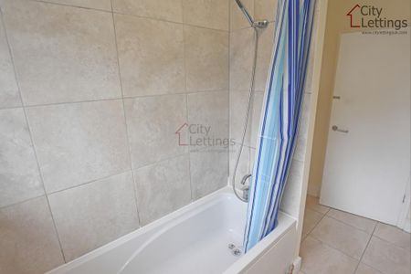 4 bedroom end of terrace house to rent - Photo 3