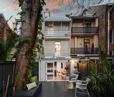 Harbourside terrace with a leafy garden oasis - Photo 3