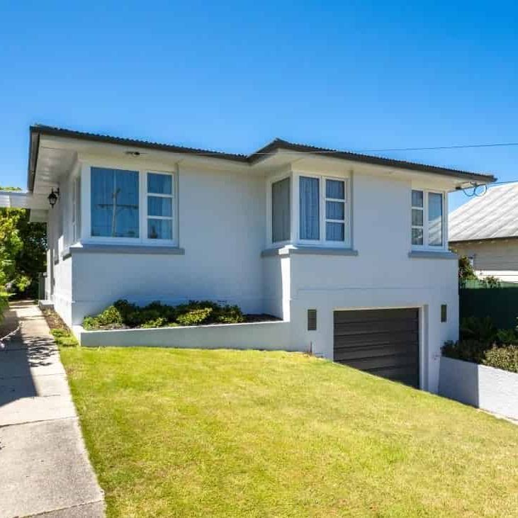 Tidy Three Bedroom House in Mornington with Family sized section - Photo 1