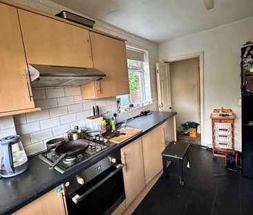 Room in a Shared House, Hackney Svenue, M40 - Photo 1