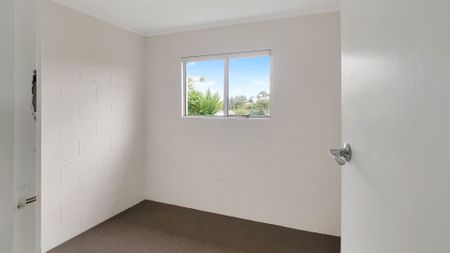 NEW LYNN - 2 Bedroom - Photo 3