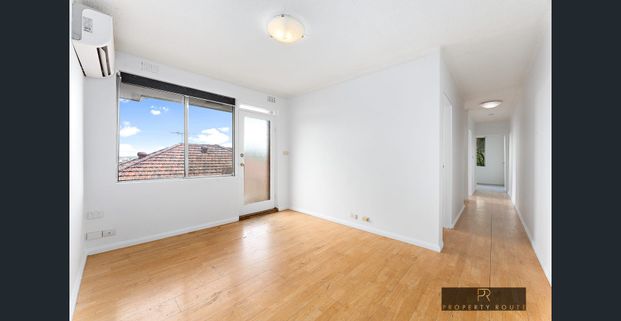 AIR CONDITIONED, TWO BEDROOM UNIT! - Photo 1