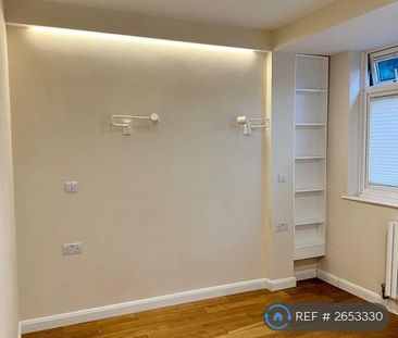 4 bedroom semi-detached house to rent - Photo 6