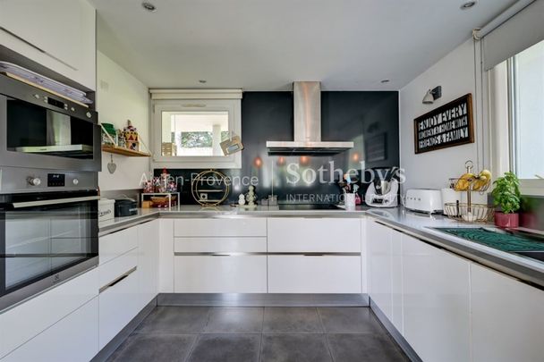 À louer – magnifique villa meublée de 200 m² avec piscine et 5 chambres - Photo 1