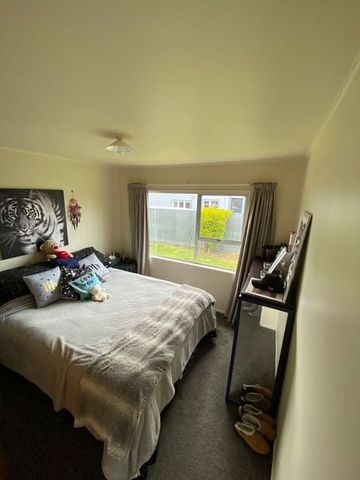 Charming 2BR Home with Garden - Photo 3