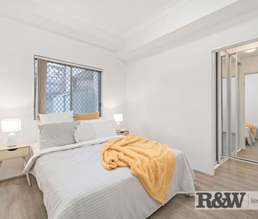 1 Bedroom unit with spacious Courtyard! - Photo 3