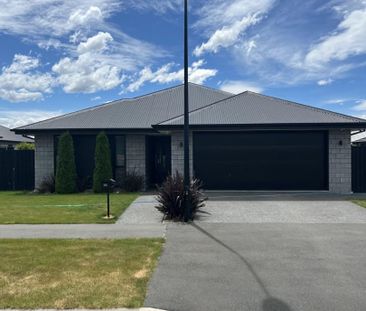 Spacious 4-Bedroom Home in Woodend - Photo 4