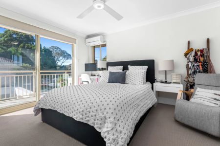 Designer style and boutique tri level townhouse - Photo 3