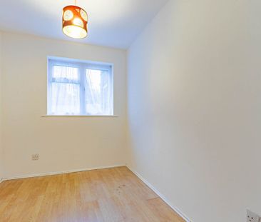 2 bed Flat for rent - Photo 6