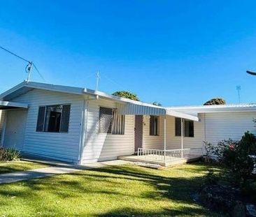 FANTASTIC POSITION - QUICK STROLL TO SHOPS AND BROADWATER PLUS SEPA... - Photo 3