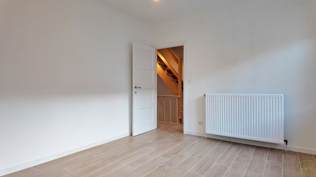 Volledig gerenoveerde woning met ruime tuin te huur! - Foto 1