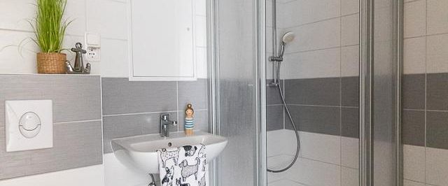 Hereinspaziert - moderne 2-Raum Wohnung mit Balkon - Photo 1