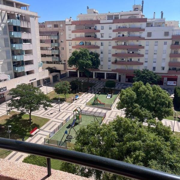 Alquiler de piso en Calle Kandinsky - Photo 1