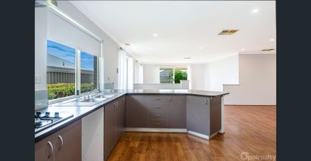 Freshly updated coastal family retreat - Photo 2