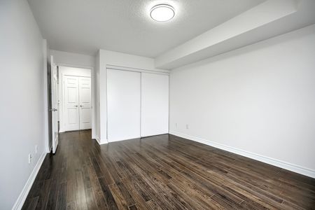For Lease - 35 Kingsbridge Garden Circle Unit# 2009, Mississauga, Ontario - Photo 4