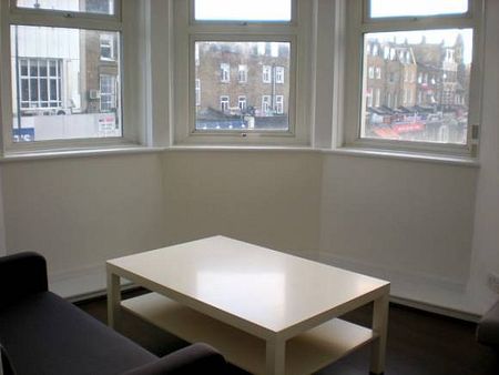 Two Bedroom Student Flat - Kentish Town - Photo 2