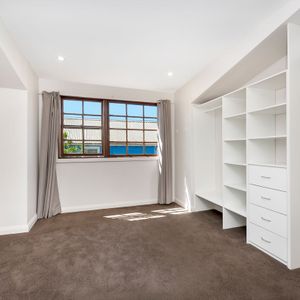 Stylish one bedroom in Chippendale - Photo 2