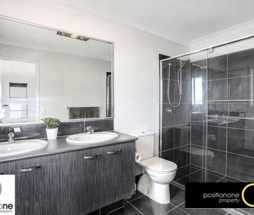 CONTEMPORARY FAMILY HOME IN CONVIENIENT LOCATION! - Photo 4