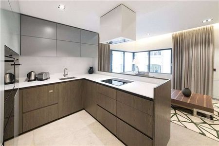 Available on both long and short let. This is a beautiful 1st floor apartment comprising: 2 bedrooms, 2 bathrooms, additional guest WC, balcony, reception rooms, and fully fitted kitchen. - Photo 5