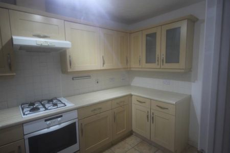 Marlborough Road, TF1 5LN - £875 pcm - Photo 3