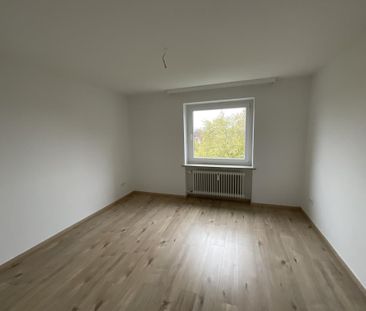 3-Zi.-Wohnung im 4. Obergeschoss mit Aufzug, Balkon und Badewanne i... - Foto 3