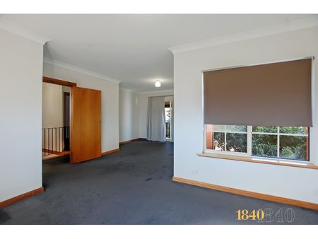 Location, Location! - Photo 3