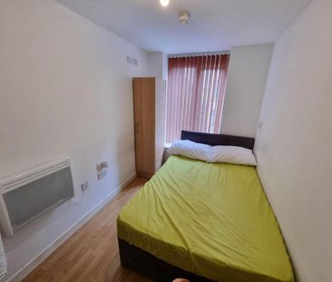 1 bedroom in a flat share to rent - Photo 6