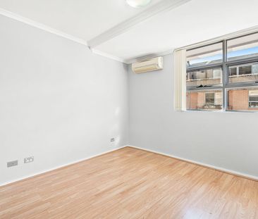 Immaculate presented townhouse style apartment - Photo 5