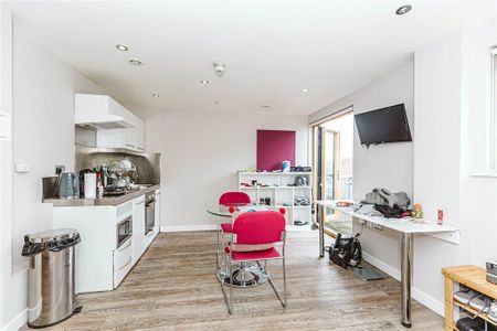 Studio to rent - Photo 2