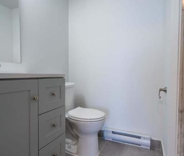 2 CH - 1 SDB - Montréal - $2,200 /mo - Photo 2