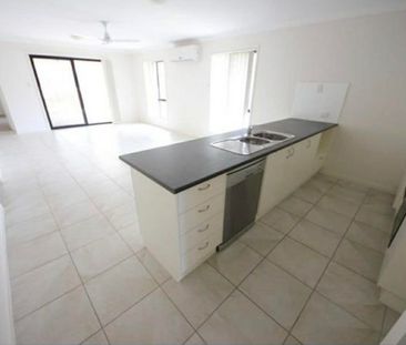 Low Maintenance 3 Bedroom Duplex - Photo 6