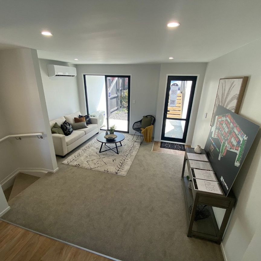 MANGERE BRIDGE, 4 BEDROOMS( ($100 Free gift voucher for signup before 8th February ) - Photo 1