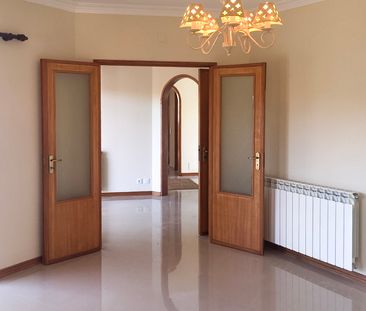 Spacious 3-bed home with garden & pool in quiet Guincho area - Photo 6