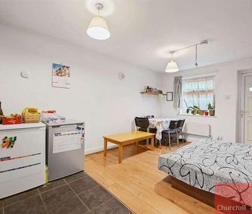 Sycamore Avenue, London, W5 - Photo 1