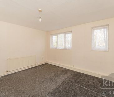 2 Bedroom Flat - First Floor To Let - Photo 6
