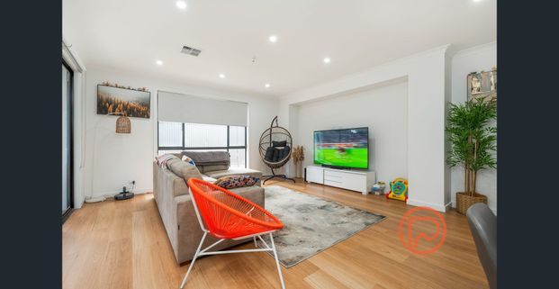 Stunning Three Bedroom Home in Serene Comminity of Riverlea Park - Photo 1