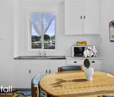 Neat and Tidy, Three Bedroom Home - Photo 4