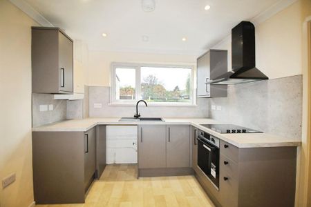 3 bedroom semi-detached house to rent - Photo 4