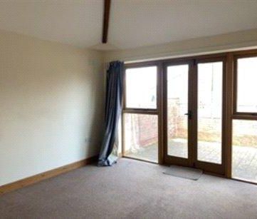 1 bedroom bungalow to rent - Photo 2