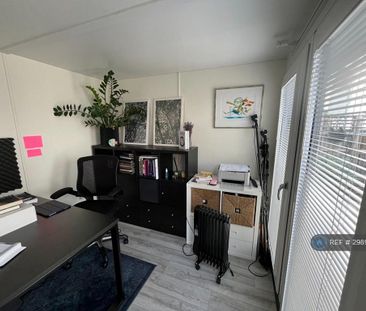 1 bedroom in a house share to rent - Photo 4
